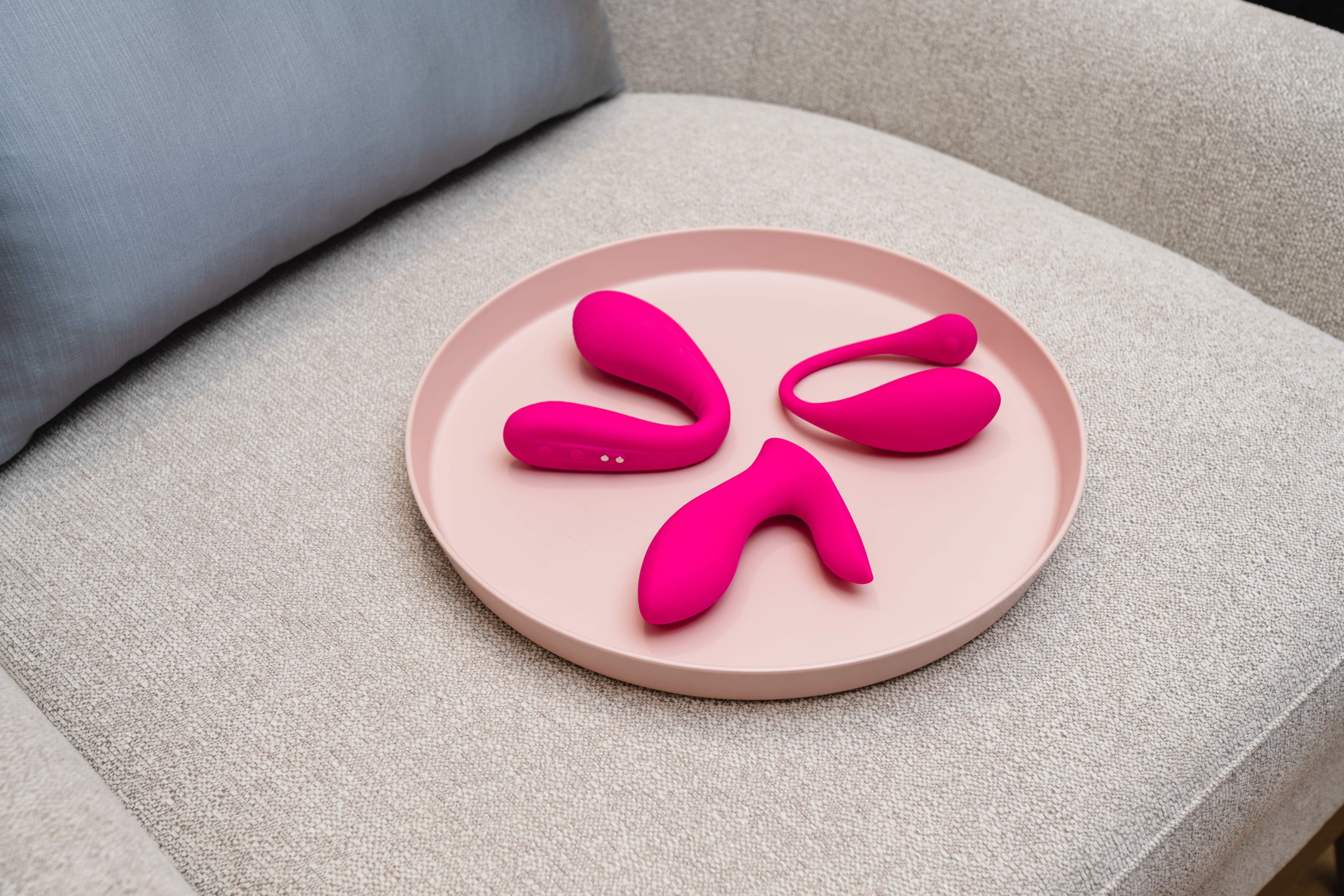 Вибромассажер LOVENSE Flexer для трусиков, розовый