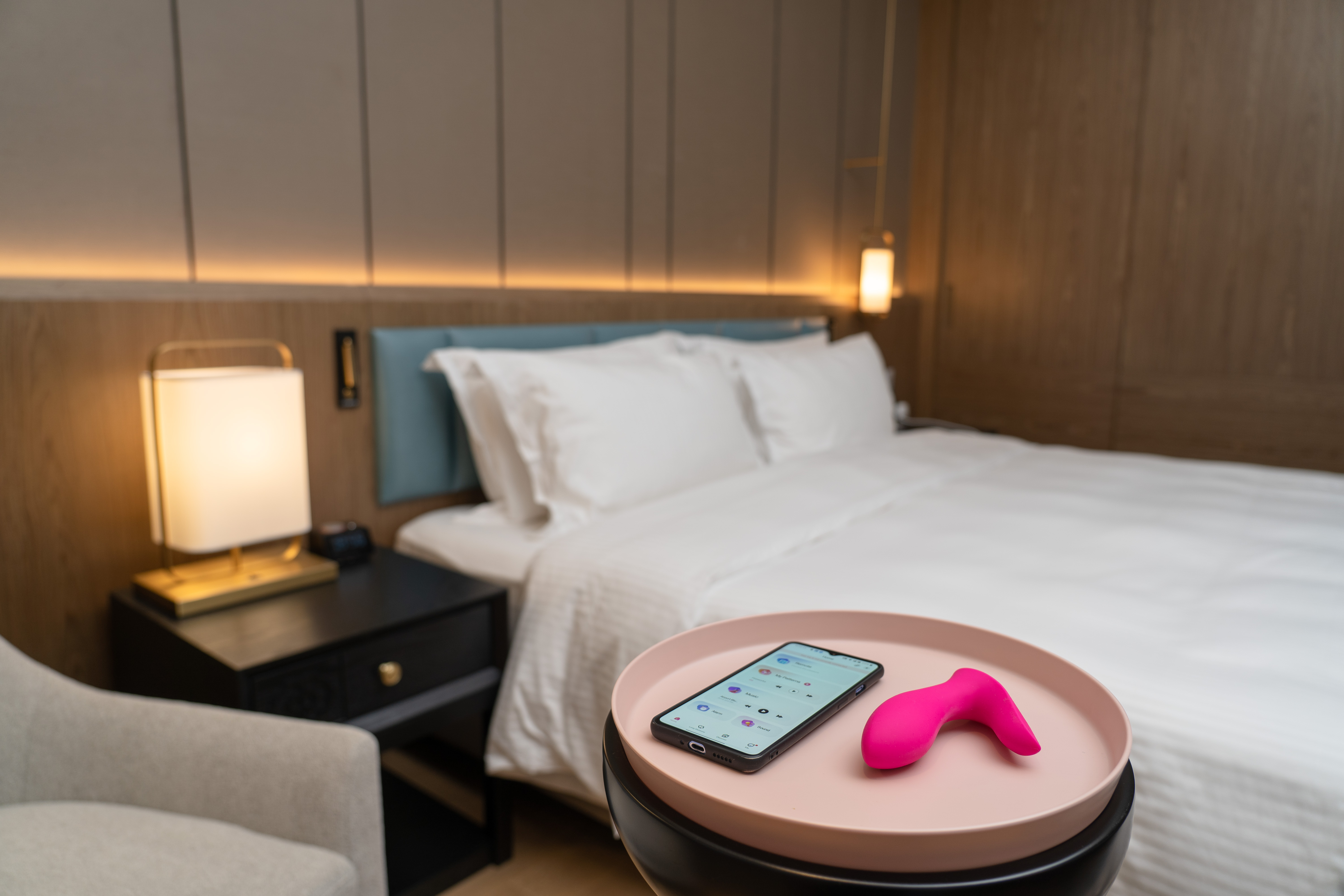 Вибромассажер LOVENSE Flexer для трусиков, розовый