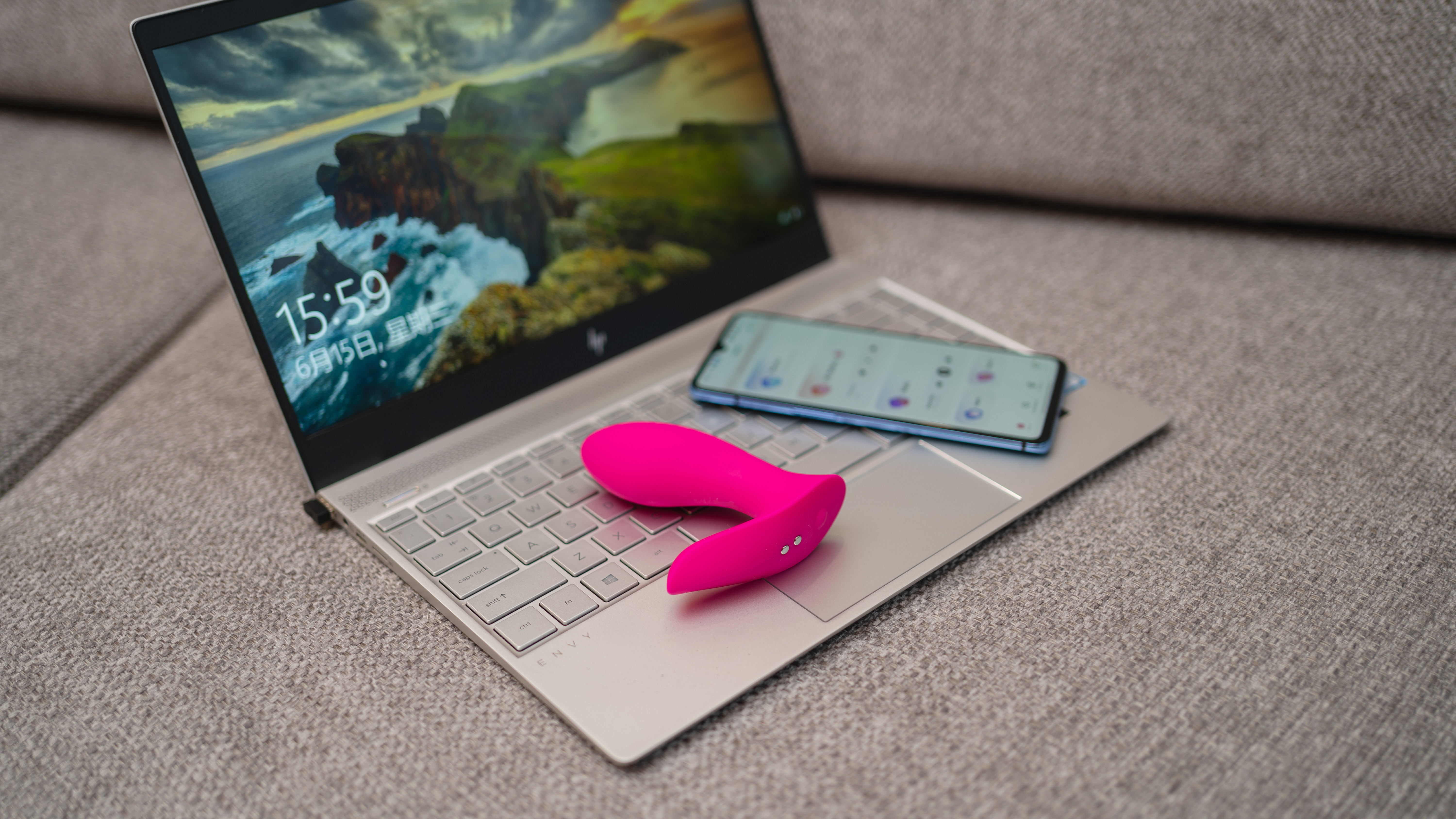 Вибромассажер LOVENSE Flexer для трусиков, розовый