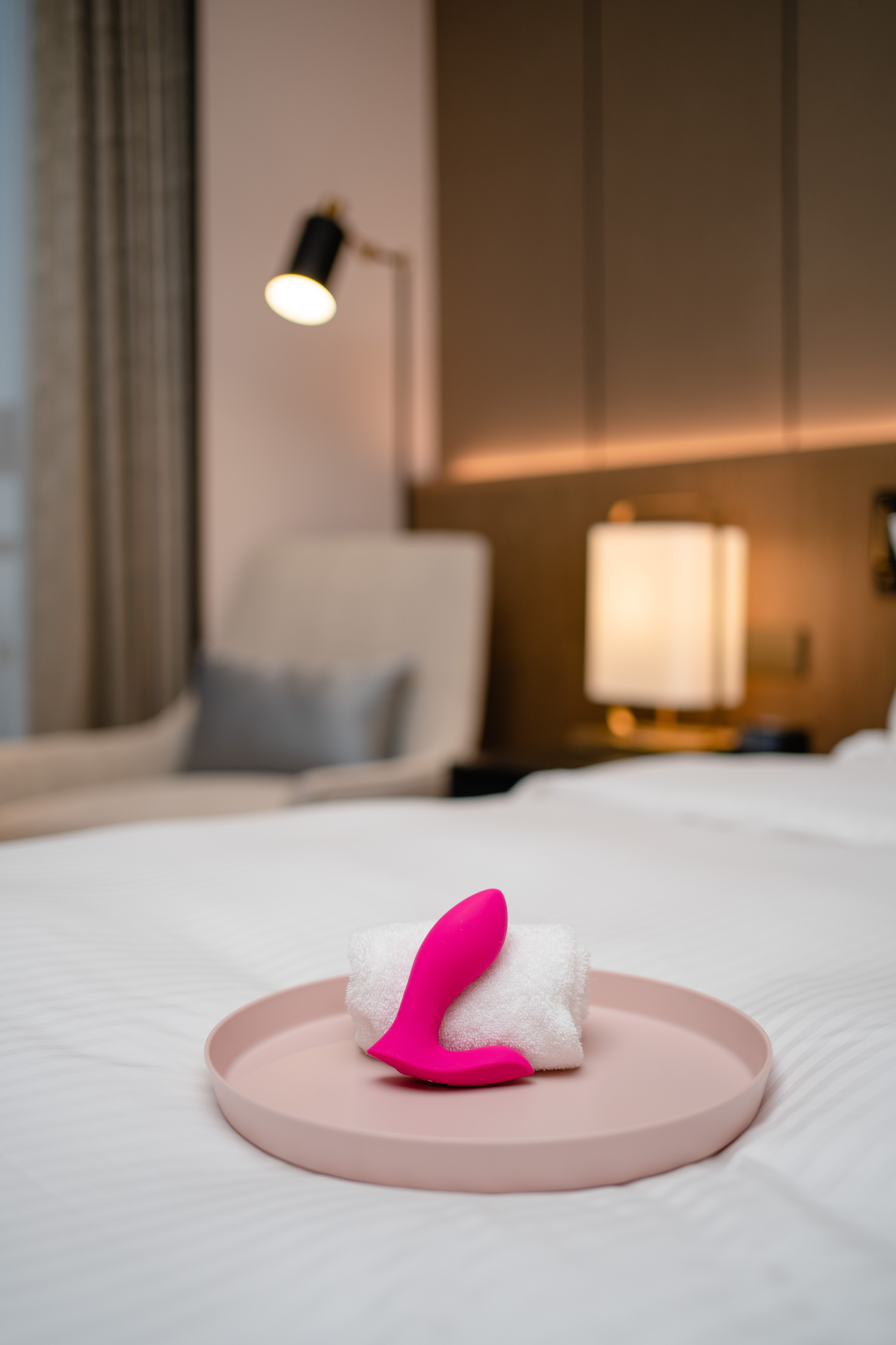 Вибромассажер LOVENSE Flexer для трусиков, розовый