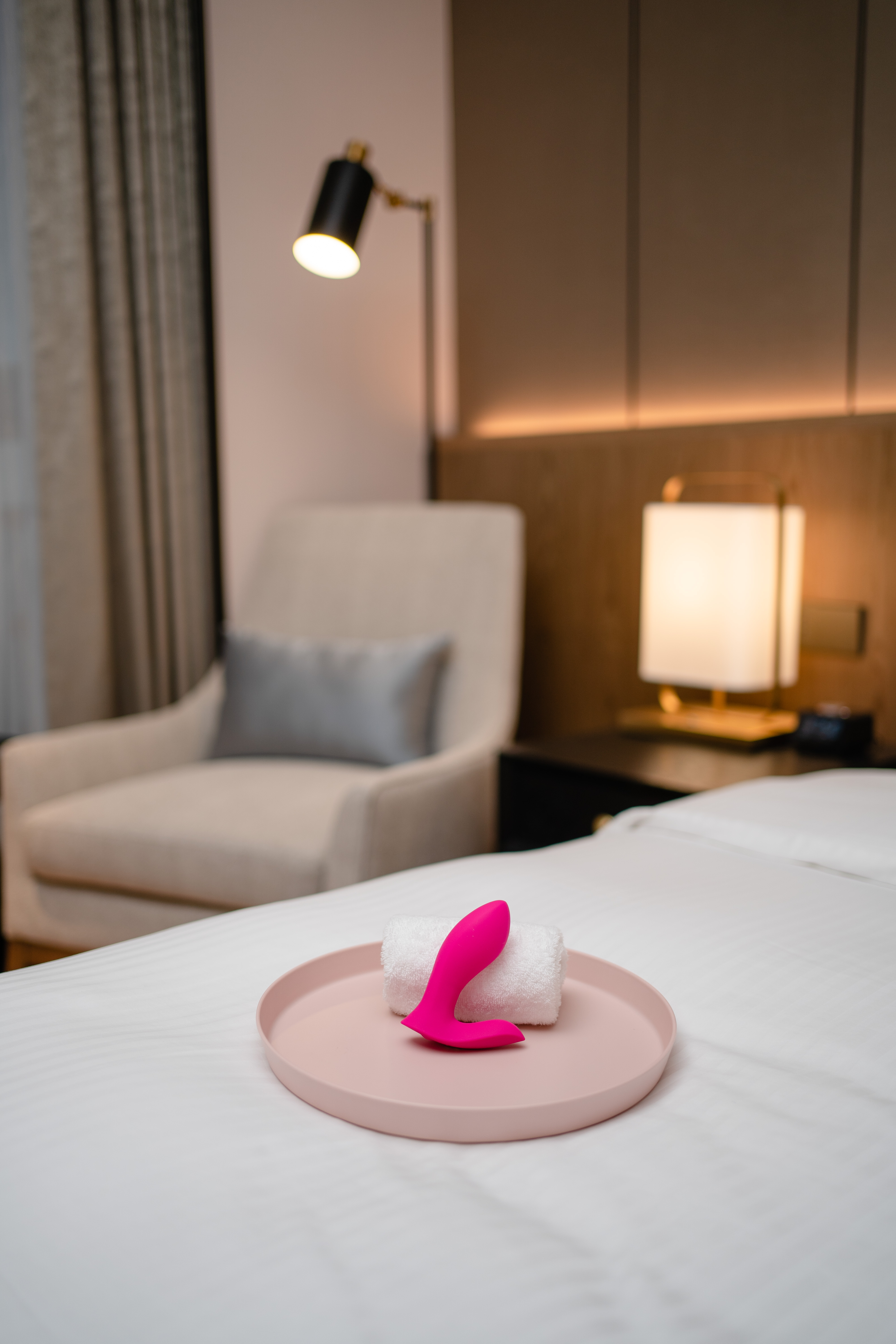 Вибромассажер LOVENSE Flexer для трусиков, розовый