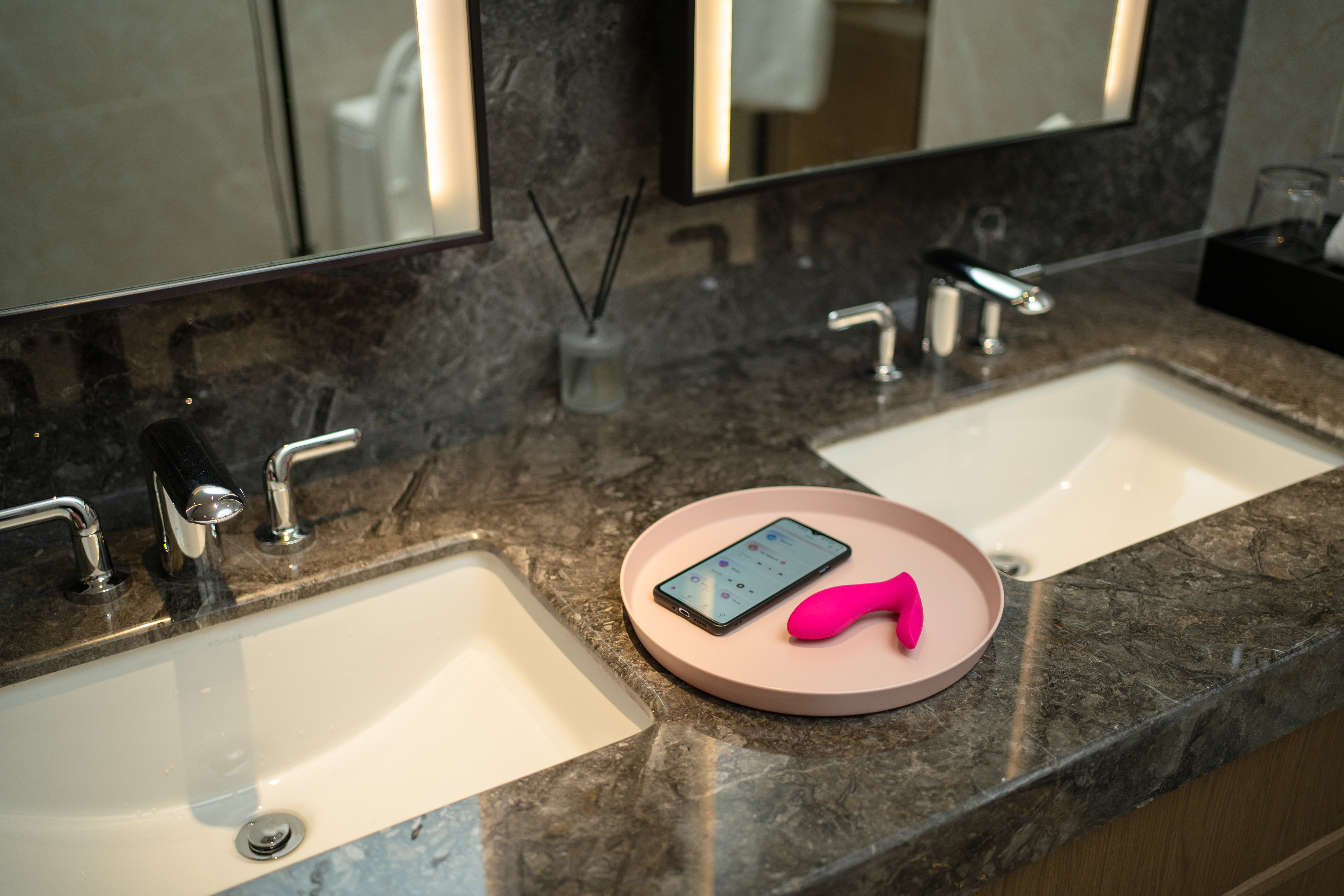 Вибромассажер LOVENSE Flexer для трусиков, розовый