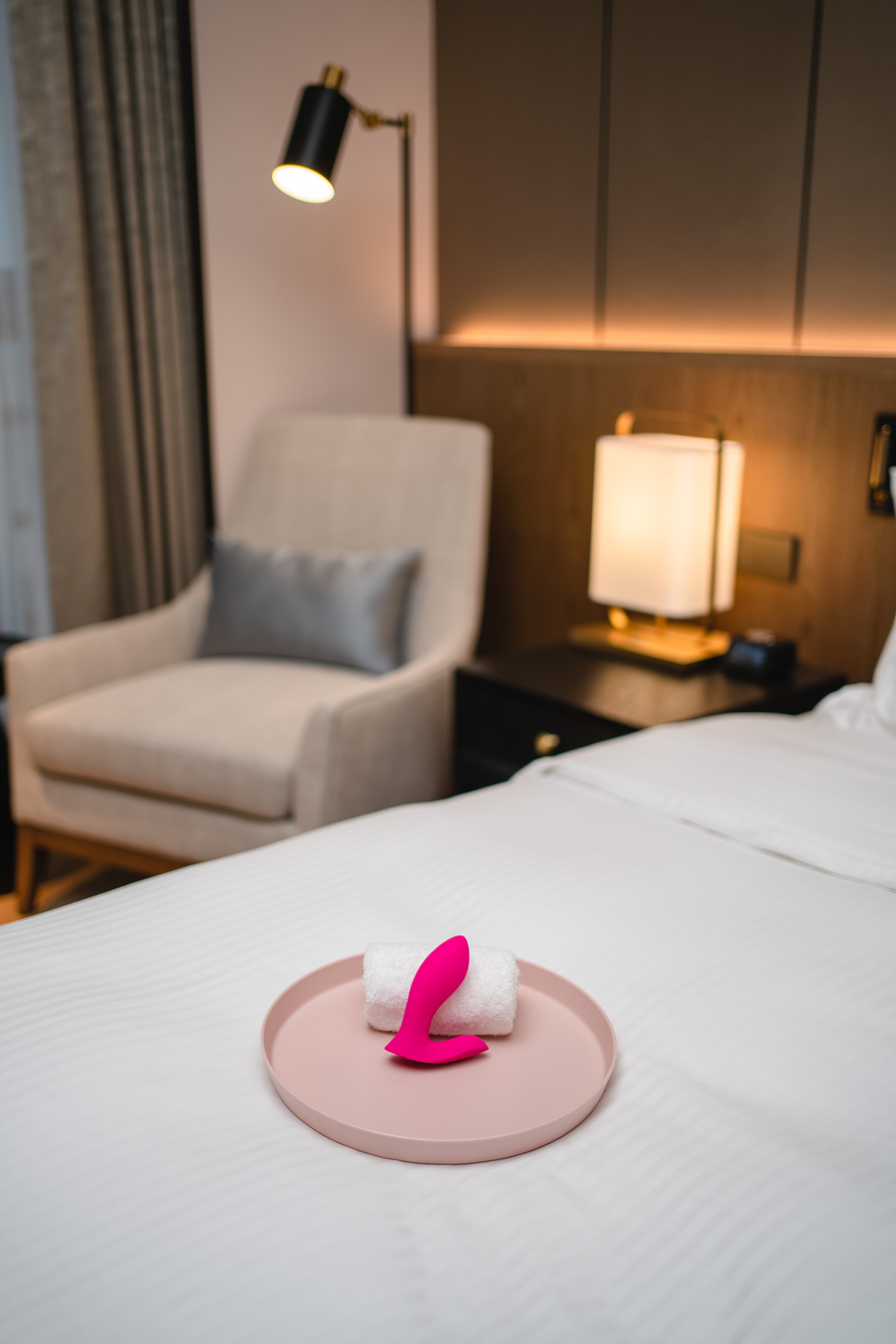 Вибромассажер LOVENSE Flexer для трусиков, розовый