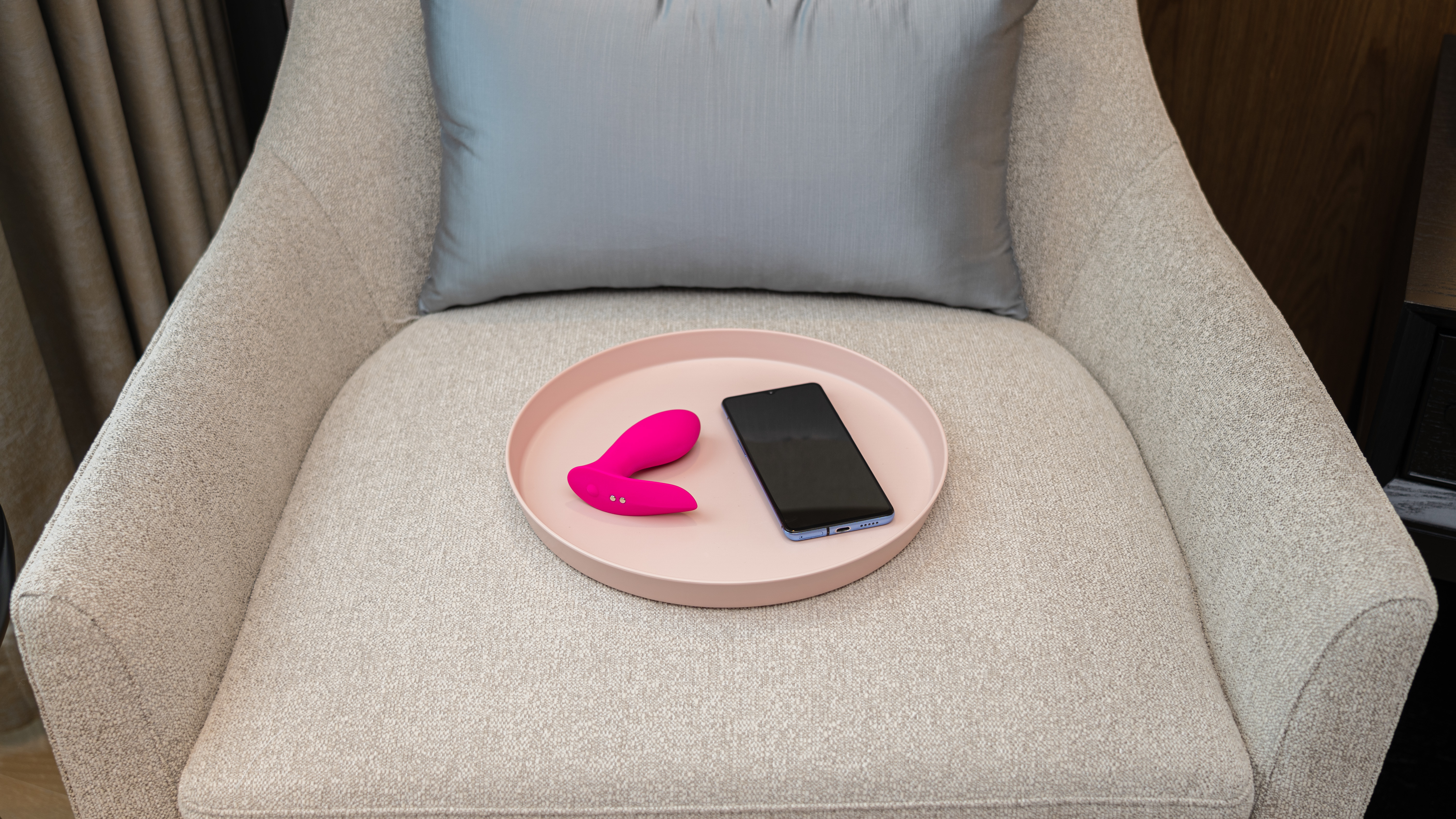 Вибромассажер LOVENSE Flexer для трусиков, розовый