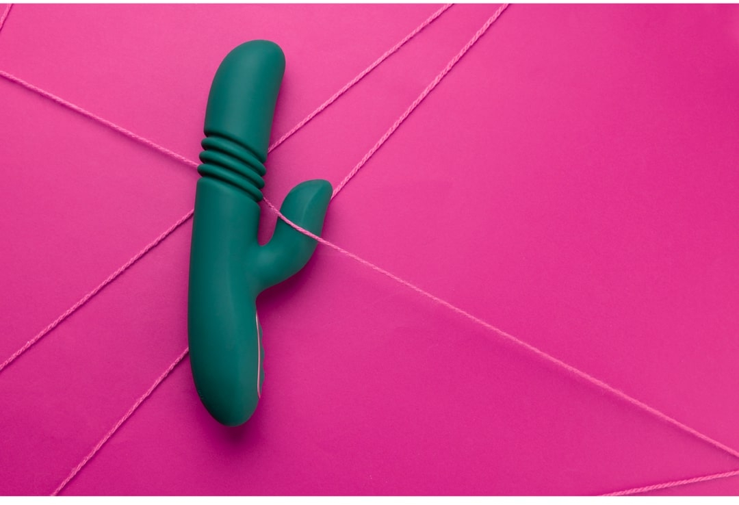 Вибратор-кролик с функцией пенетрации Thrusting and Warming Rabbit Vibrator (зелёный)