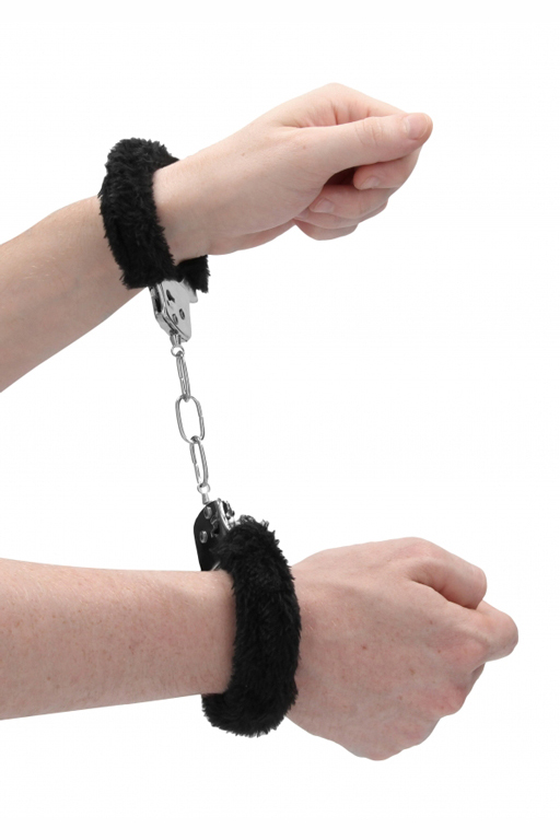 Металлические наручники с меховой обивкой Pleasure Handcuffs Furry.