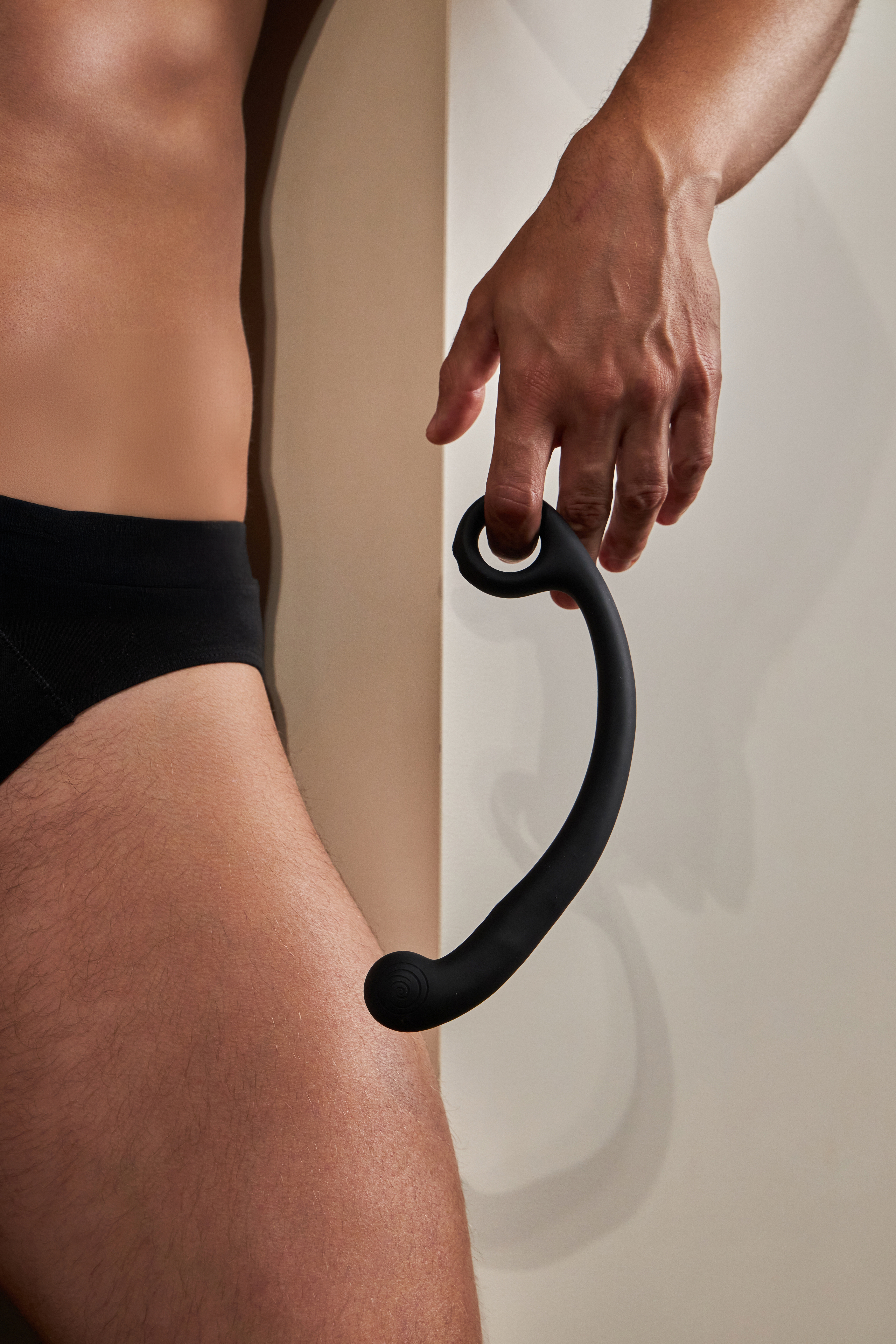 Универсальный вибромассажер SVibe Snail AXI Spot Wand, чёрный