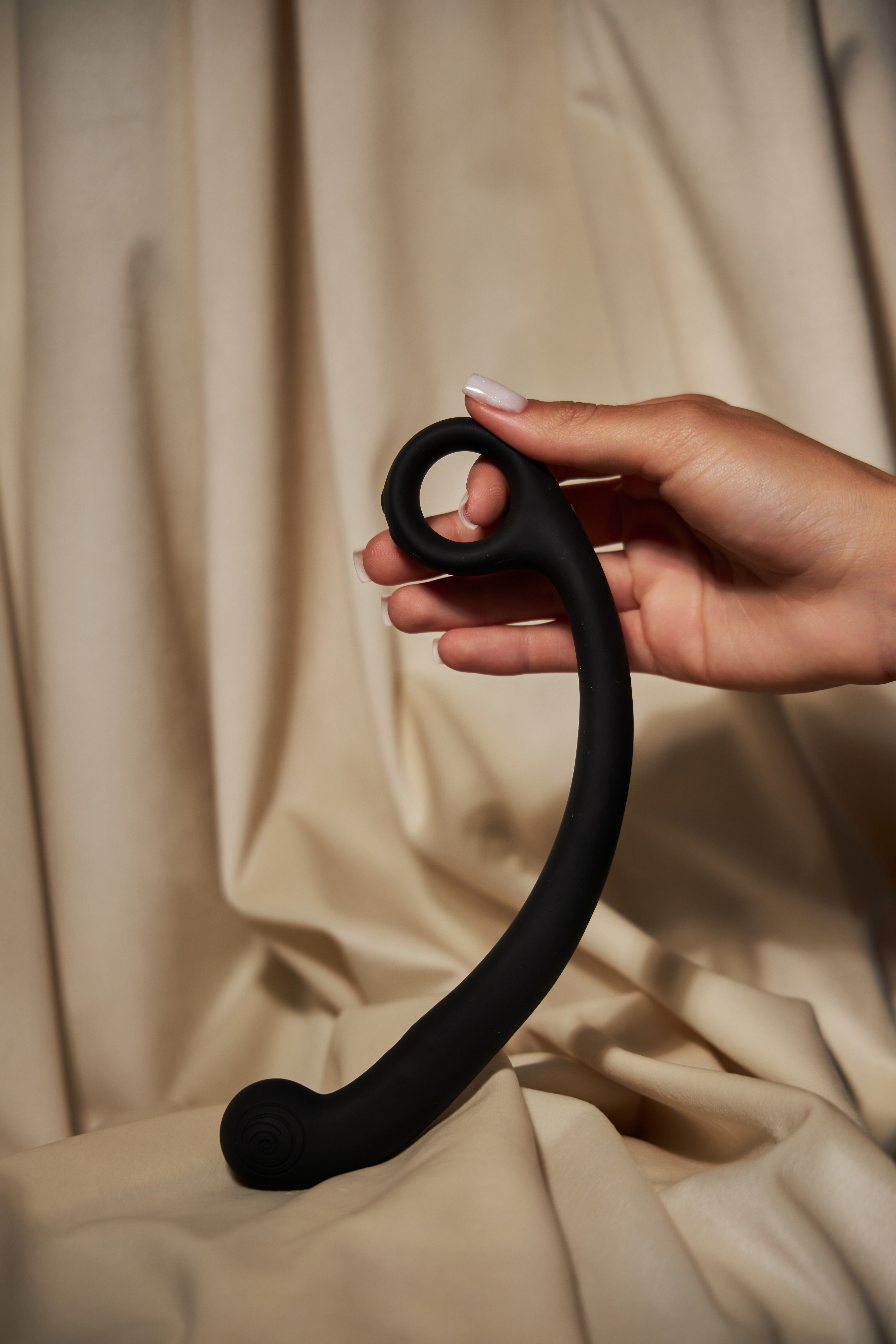 Универсальный вибромассажер SVibe Snail AXI Spot Wand, чёрный